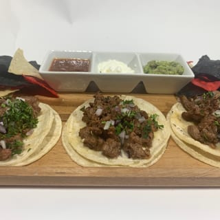 Tres Señorita Tacos