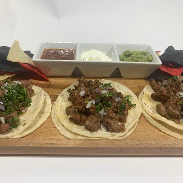 Tres Señorita Tacos.